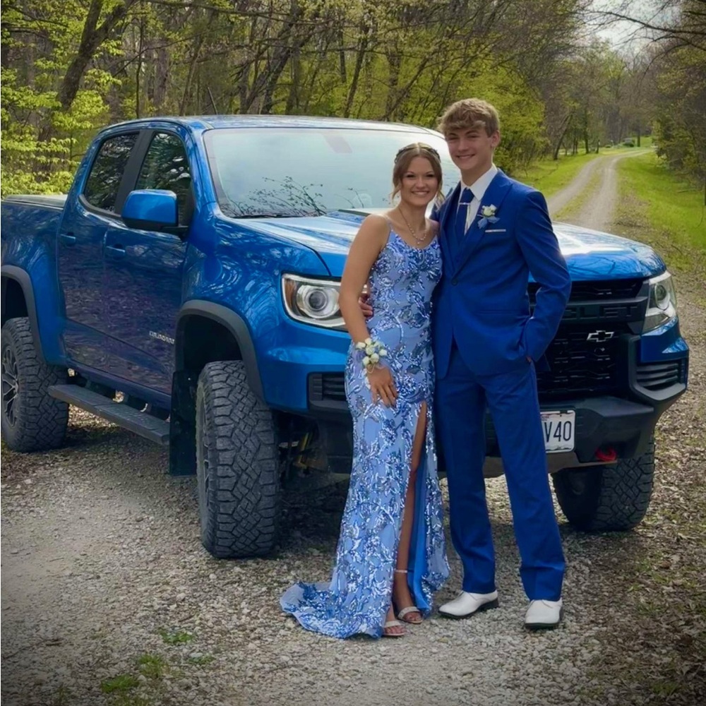 Elegant Blue Floral Prom Dress (size 0)